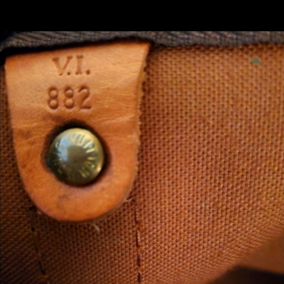 Louis Vuitton Keepall 45 Bandolier Travel Bag - Picture 2 of 12